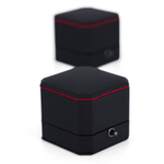 Футляр «КАРМЕН» с мягкой замшевой внутренней отделкой