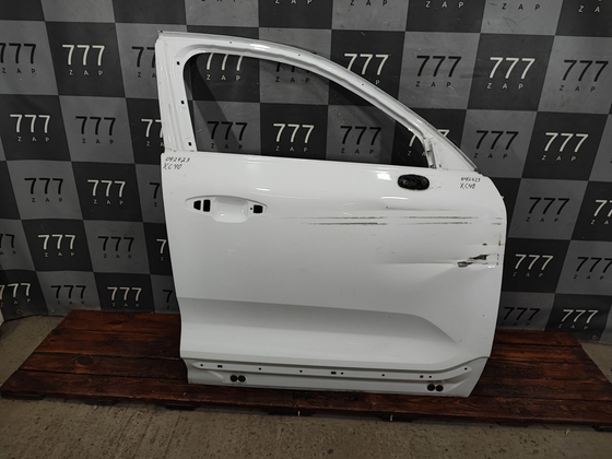 Дверь передняя правая Volvo XC40 17-нв Б/У Оригинал 32351575
