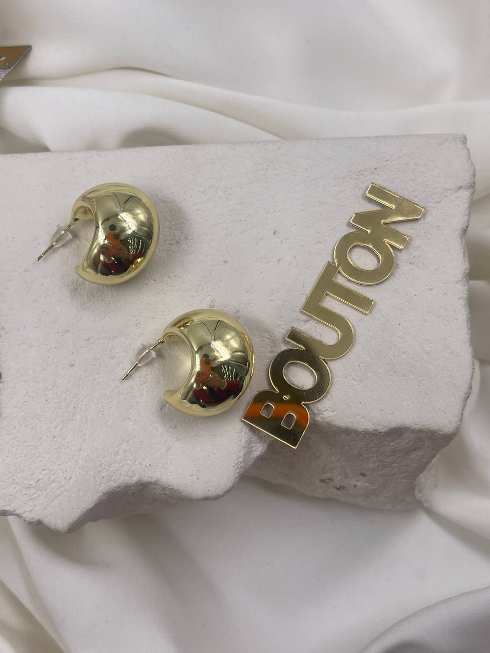 Серьги золотистые объемные полукруглые