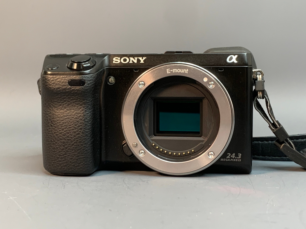 Sony NEX-7 Kit E 3.5-5.6 18-55mm OSS 1.700 кадров