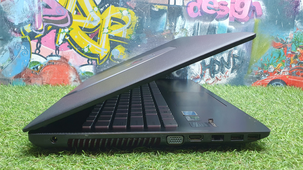 Ноутбук ASUS i5/6Gb/GTX 950M 2 Gb