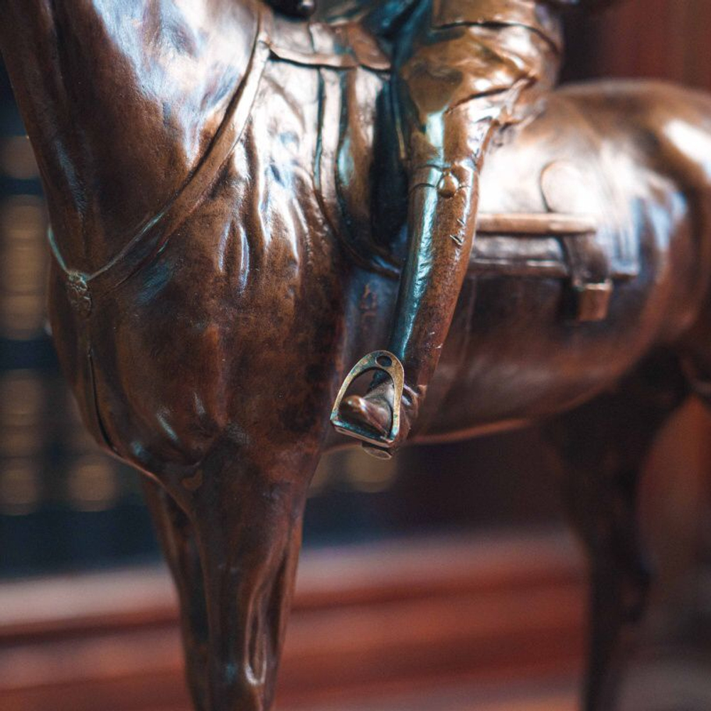 Бронзовая композиция «Кавалерийский гусар на коне»