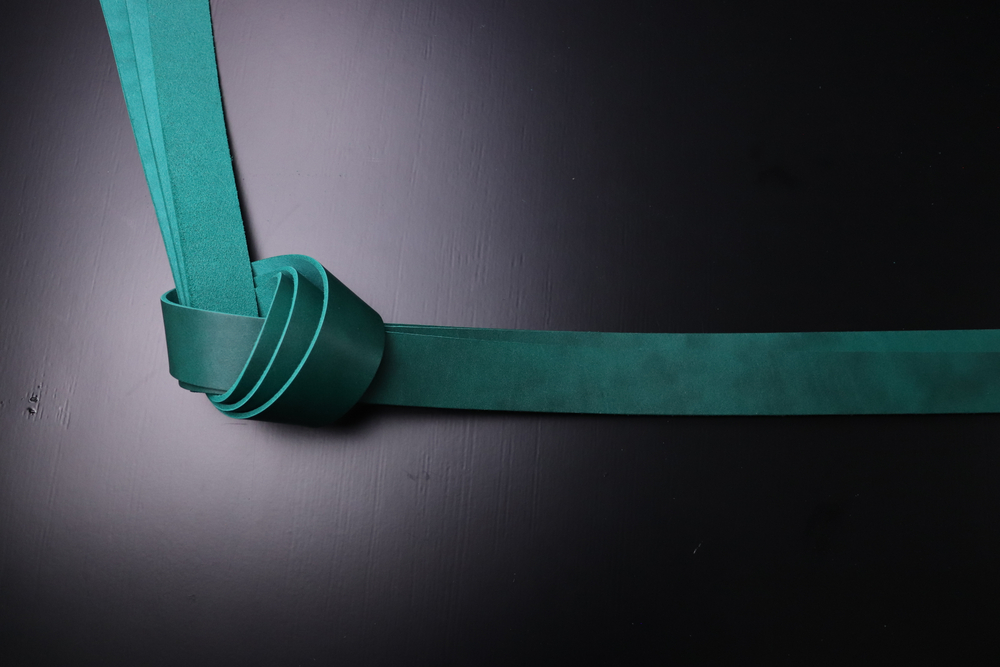 Ременная заготовка изумруд с финишной отделкой