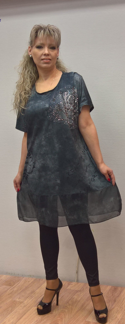 Платье-туника с шифоновой вставкой и стразами
