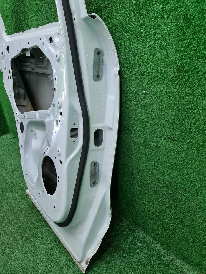 Дверь задняя левая Range Rover Evoque 2 (18-нв)