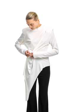 Лонгслив с бельевой деталью молочный