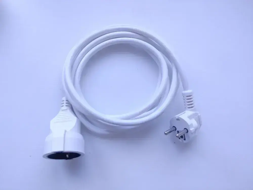 Удлинитель сетевой 1м с заземлением с одной розеткой IP22 16А ПВС ГОСТ 3х1,5 удлинитель бытовой, белый