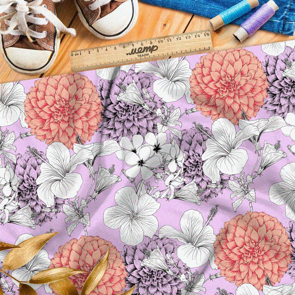 Ткань сатин белые петуньи и коралловые хризантемы на розовом фоне