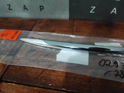 Накладка решетки радиатора Mercedes E W213 20- БУ Оригинал A2388881700