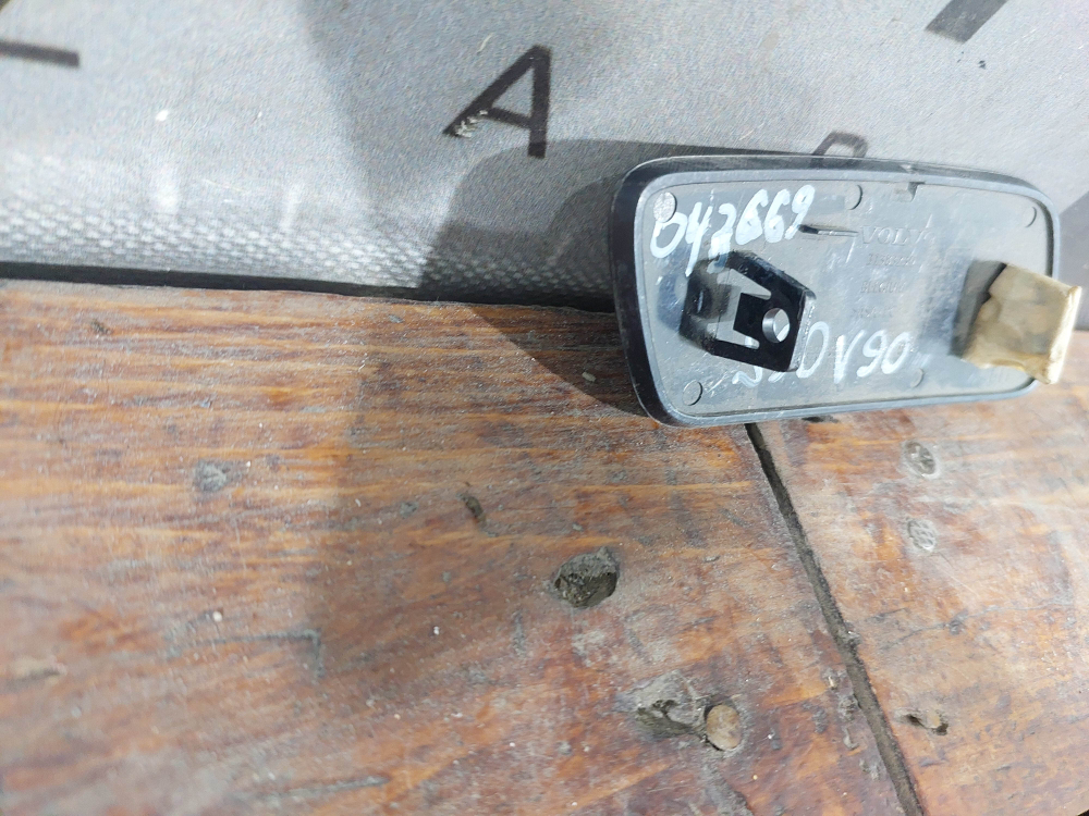 Крышка форсунки омывателя правая Volvo S90 2 16-нв Б/У Оригинал 31383230