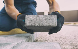 Весна пришла: с чего начать мощение участка и как уложить плитку без лишних затрат