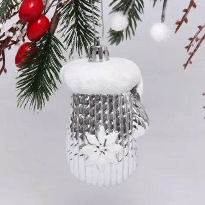 Ёлочная игрушка «Новогодняя варежка» 5*4*10 см, серебро