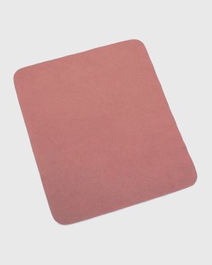 Розовая салфетка для очков