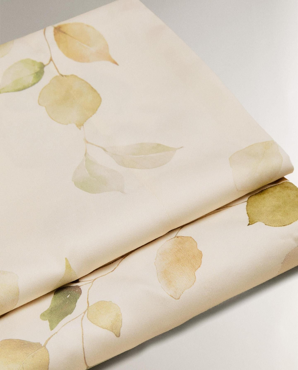 Zara Home - Простыня из атласа с принтом листьев, экрю, 290x280 см