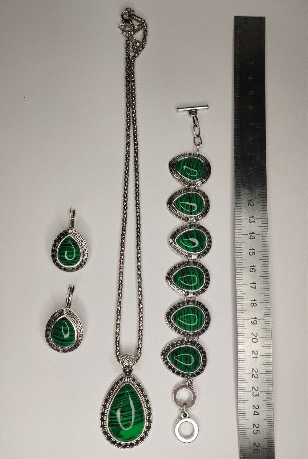 Комплект бижутерии. Подвеска, серьги, браслет с малахитовыми вставками "Малахит" Форма "Капля""