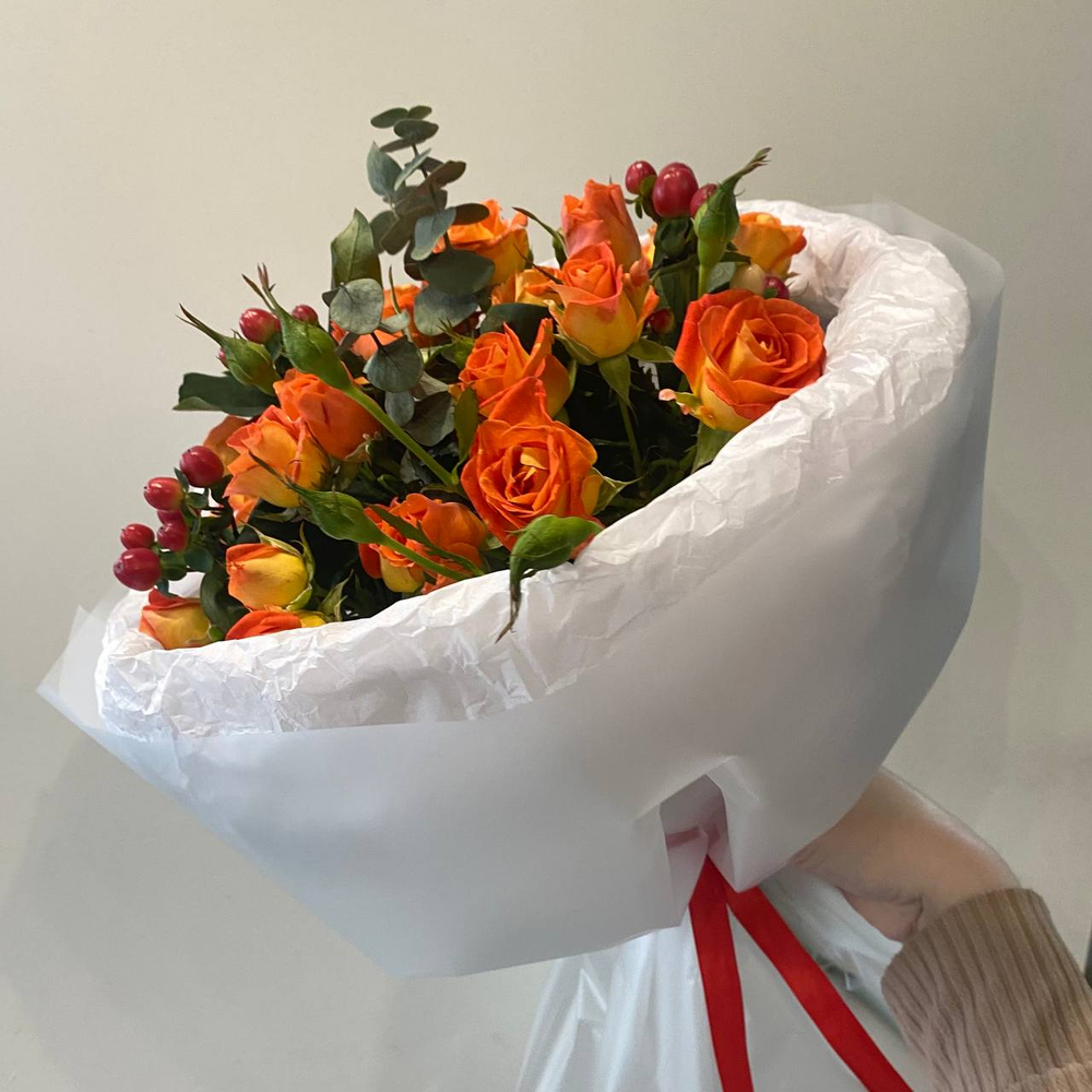 Букет с яркими розами