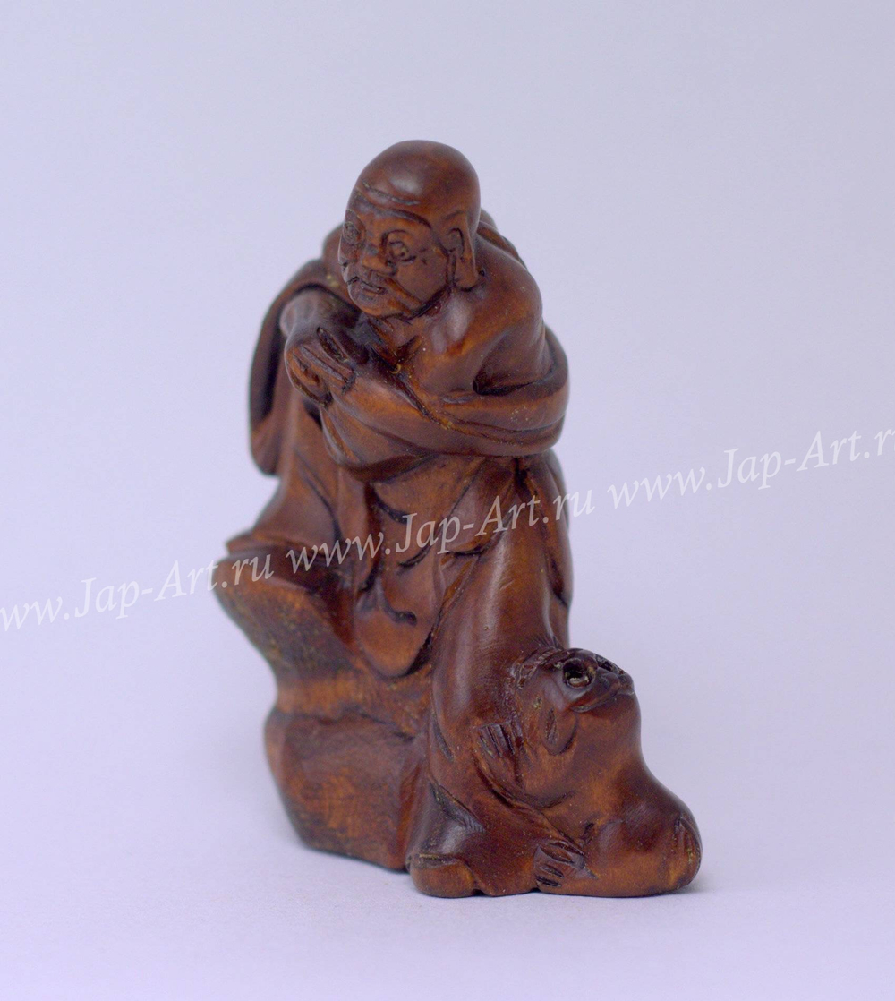 Нэцкэ Монах на камне и щенок