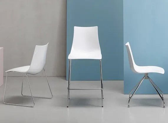 Полубарный стул Zebra Antishock белый