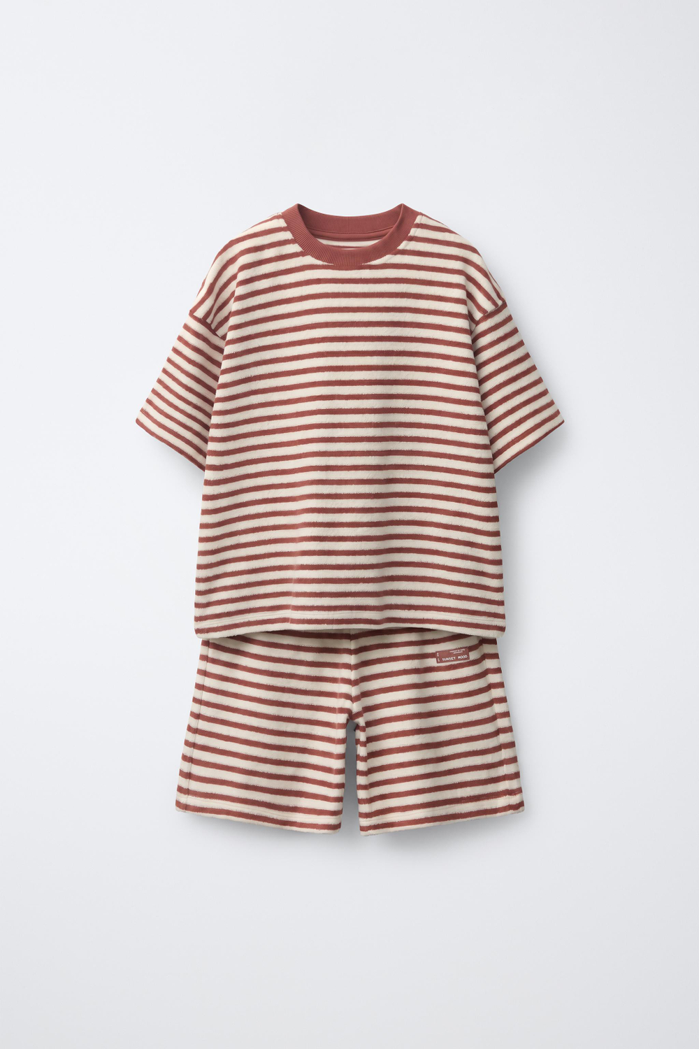 ZARA КОМПЛЕКТ ИЗ ФУТБОЛКИ И ШОРТОВ В ПОЛОСКУ ИЗ МАХРОВОЙ ТКАНИ, КОРИЧНЕВЫЙ/БЕЛЫЙ