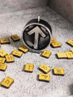 Свеча "Руна Тейваз"