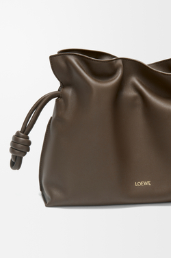 Loewe Сумка-клатч среднего размера Flamenco из телячьей кожи наппа, шоколадный