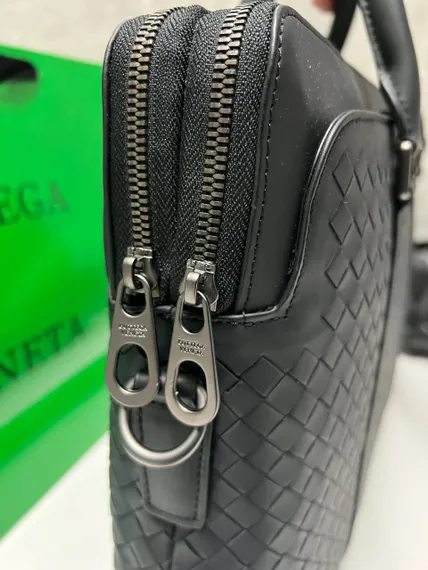 Кожаный портфель Bottega Veneta Intrecciato 38 с плечевым ремнем