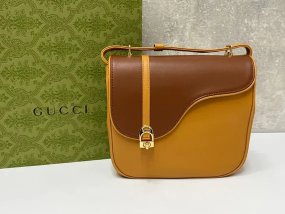 Кожаная сумка через плечо Gucci коричневый
