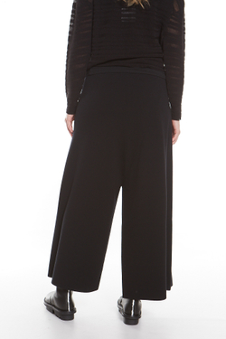 БРЮКИ С РАЗРЕЗАМИ