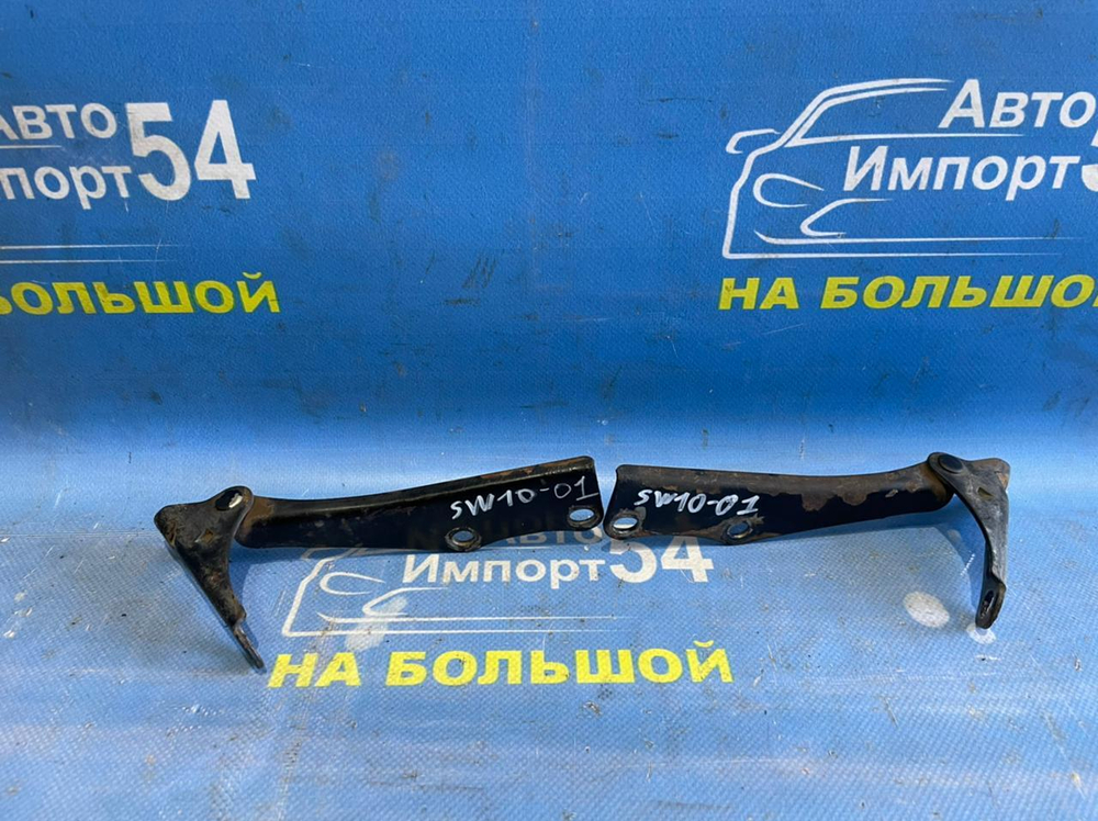 Петля капота левая NISSAN AVENIR 1994