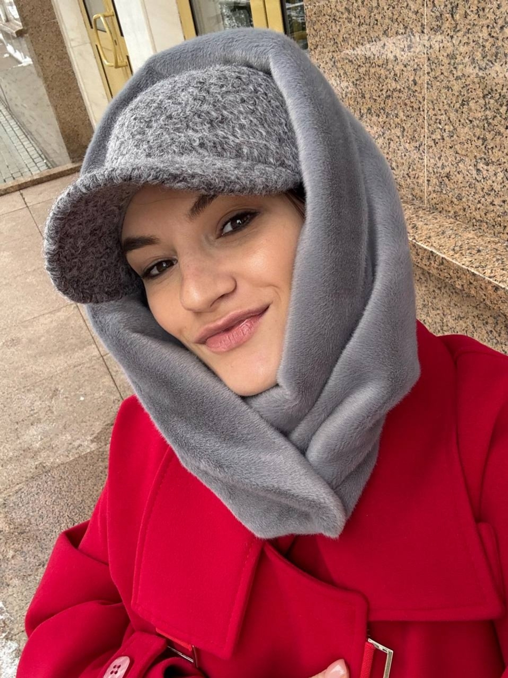 Капюшон плюшевый серый