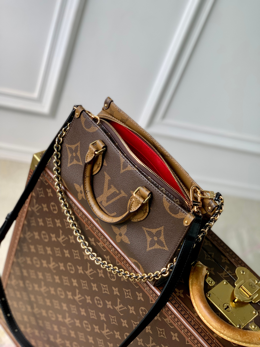 Louis Vuitton OnTheGo East West Chain