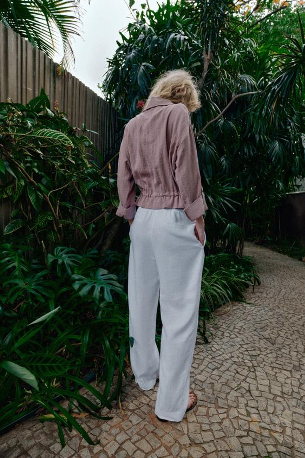 ZARA КОРОТКАЯ КУРТКА С ПОДВЕРНУТЫМИ РУКАВАМИ, ЦВЕТ МАЛЬВЫ