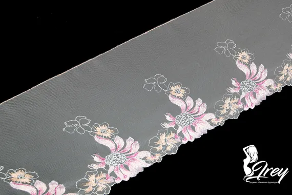 05-155 Вышивка на неэл. сетке 22 см, айвори/лиловый/серебро (правая)