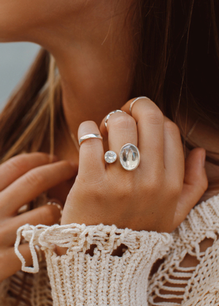 Кольцо «Дуо» с овальным горным хрусталем и белым топазом