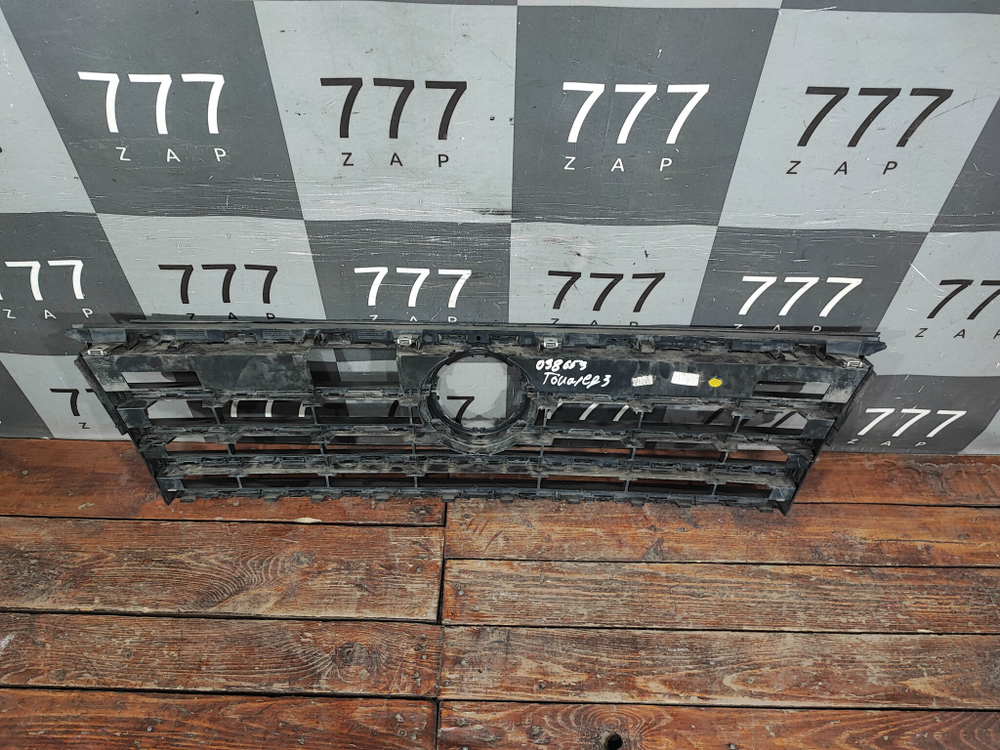 Решетка радиатора Volkswagen Touareg 3 18-нв Б/У Оригинал 760853651JBUS