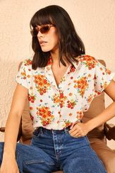 Qadın üçün qısa qollu, narıncı güllü köynək 10801027