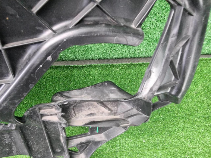 Кронштейн ПТФ правый BMW X1 F48 (2019-2022)