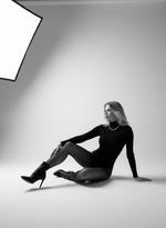 Черно-белая студийная fashion-съёмка