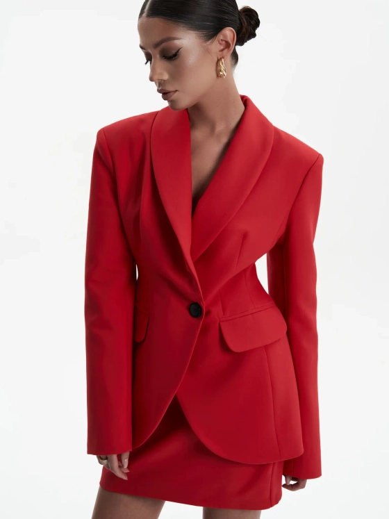 Силуэтный жакет в красном цвете