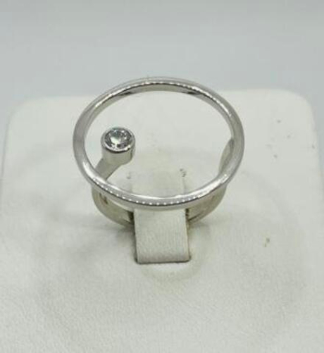 Кольцо из серебра с фианитами