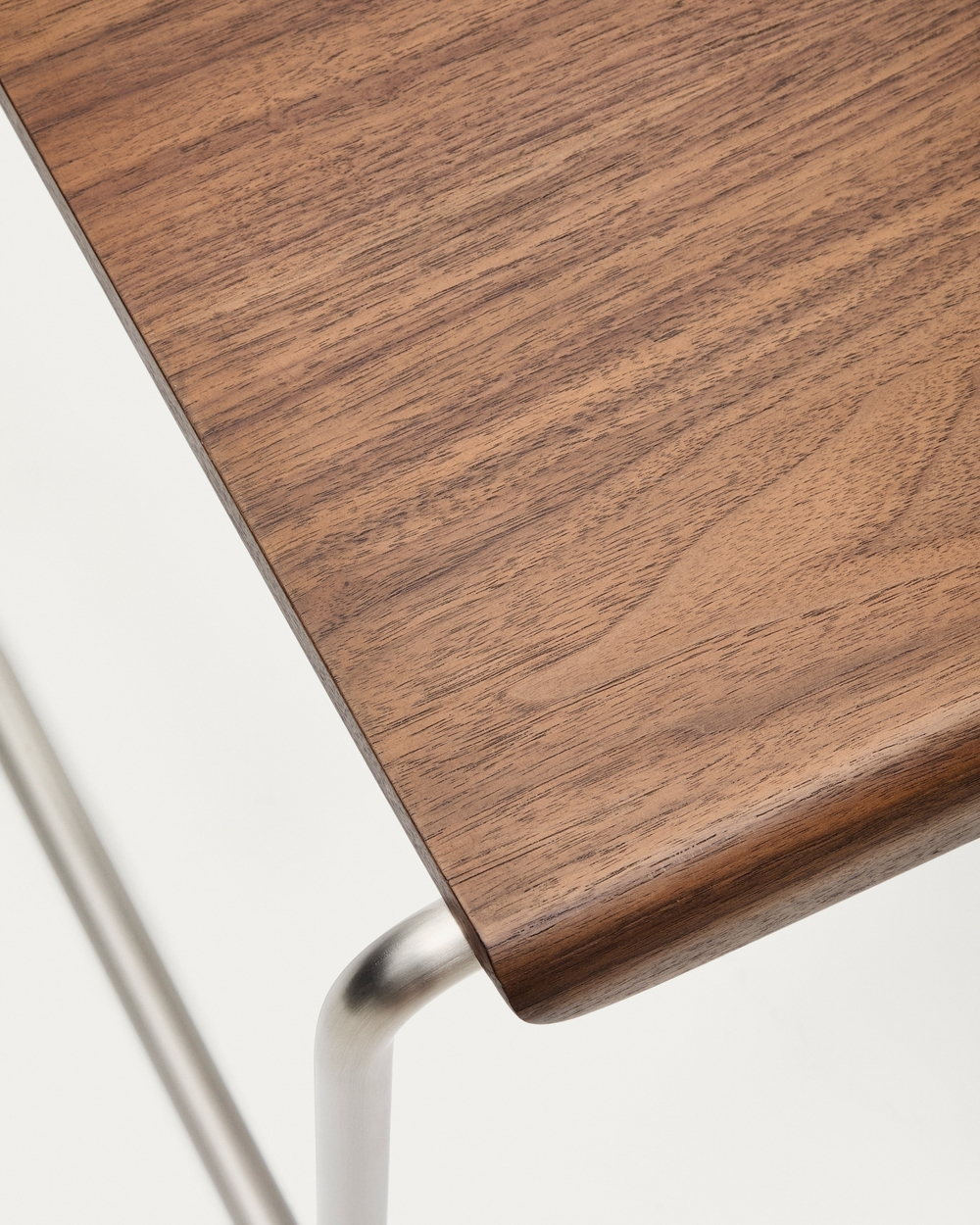 Скамья Tarsel из 100% орехового шпона с конструкцией из матовой стали