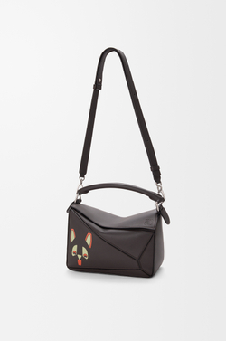 Loewe Маленькая сумка Puzzle Futurist Cat из классической телячьей кожи, темно-серый