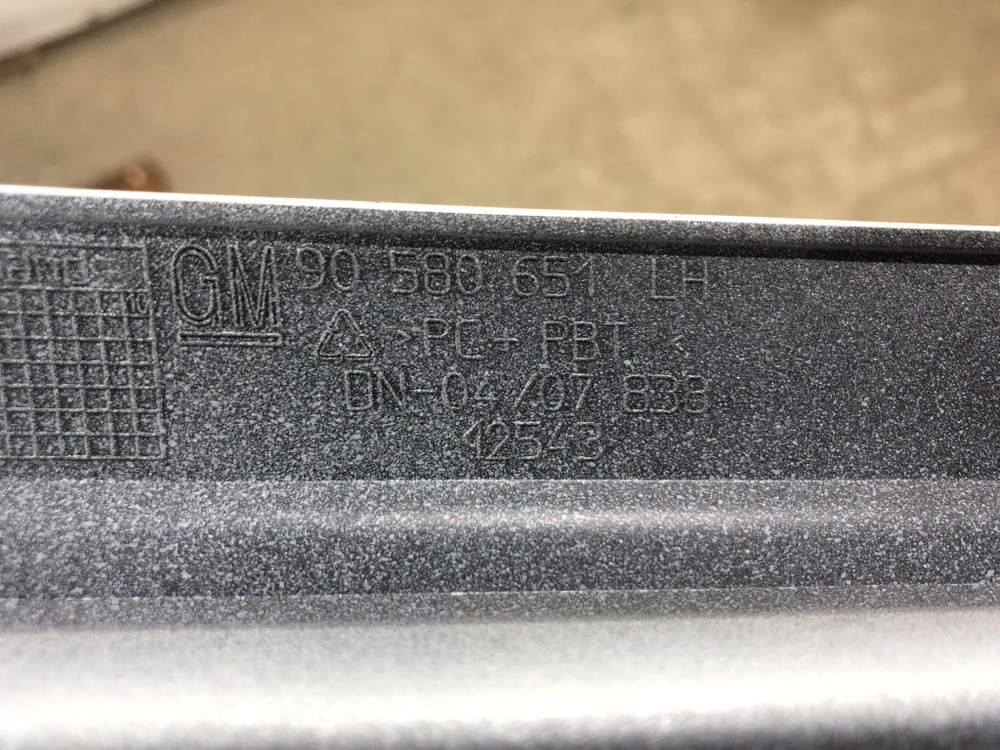 Накладка переднего бампера Opel Zafira A Новая Оригинал 90580651