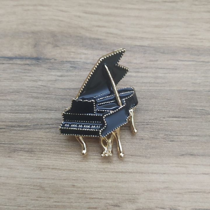 Брошь-кулон Рояль эмаль черная металл золотистый