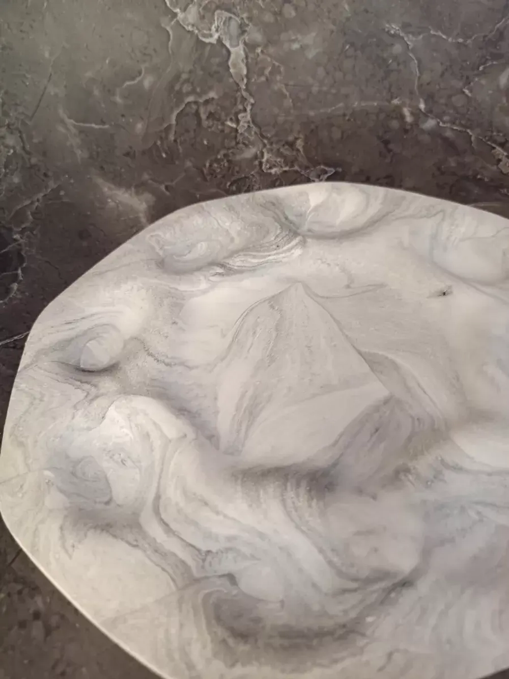 Пасхальная подставка для яиц и кулича мрамор