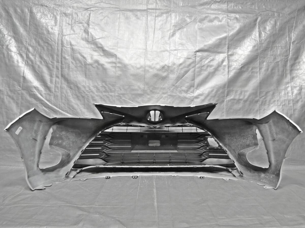 бампер передний Toyota Vitz KSP130 NSP135