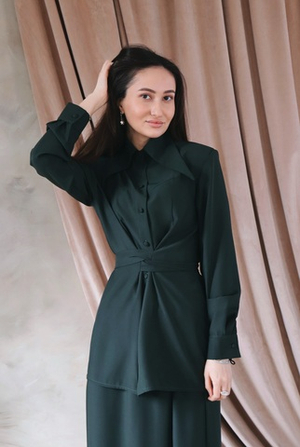 Рубашка с острым воротником