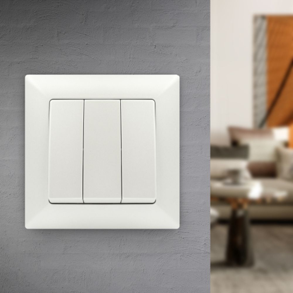 Выключатель Intro Solo 4-106-06 трехклавишный 10А-250В, IP20, СУ, перламутр