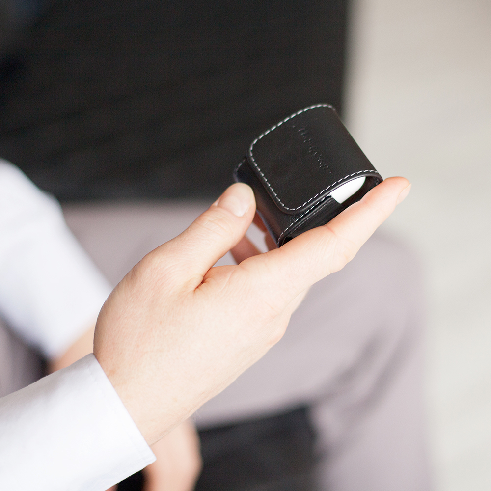 Чехол для наушников Petit из кожи теленка, черного цвета