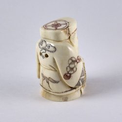 Нэцкэ Дзюродзин с корзиной рыбы в руках